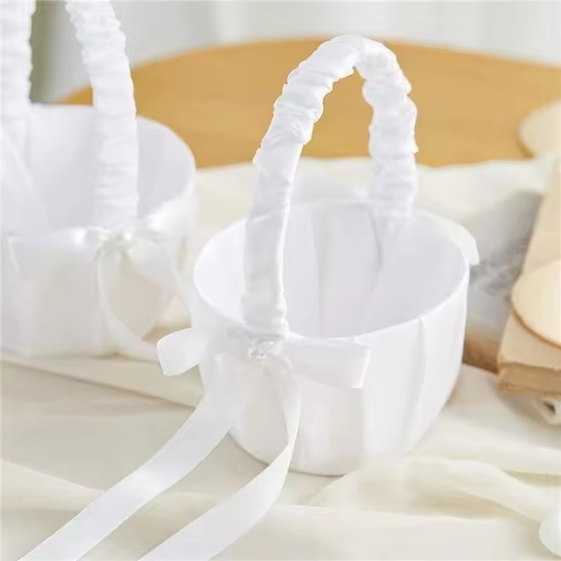 Biały satynowy kosz na kwiaty  – Gardening Tools Girls recenzja i cena