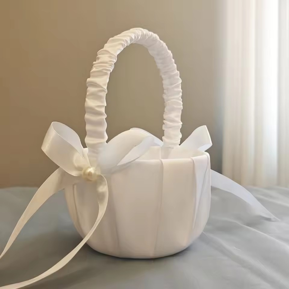 Biały satynowy kosz na kwiaty  – Gardening Tools Girls recenzja i cena